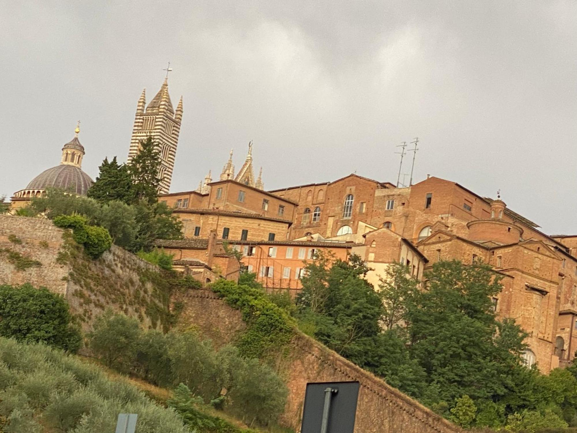 Loft Vicolo Di Vallepiatta 2 Min Piazza Del Campo Con Parcheggio シエーナ エクステリア 写真